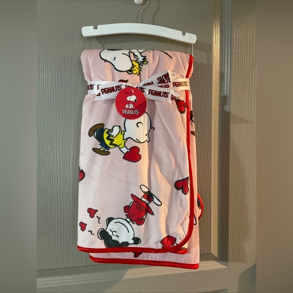 Peanuts Charlie Brown/ Lucy/ Snoopy Baby Blanket 35x30 Valentine Love Hearts